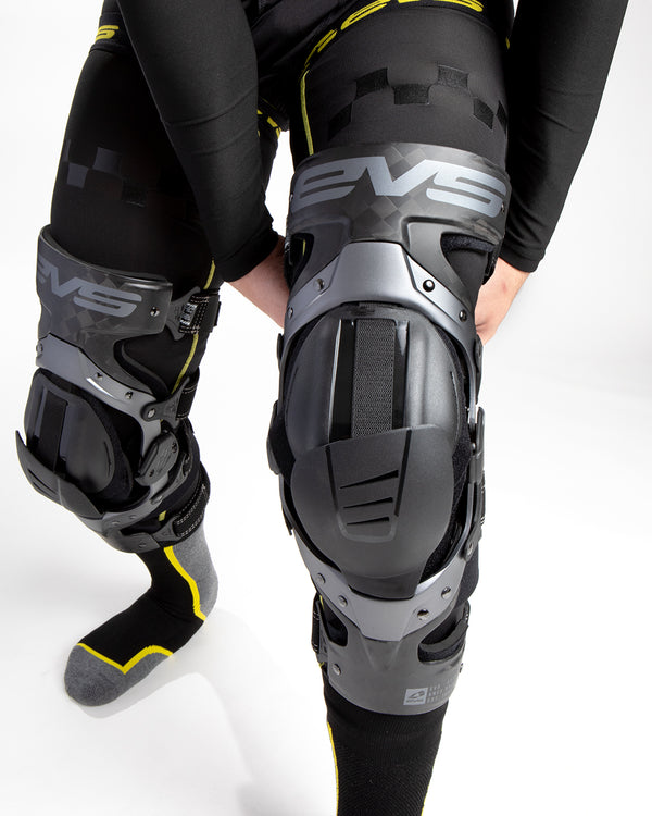 EVS AXIS PRO KNEE brace 膝サポーター Lサイズ 1ペア EVS_Axis_Grey_Model_02_600x.
