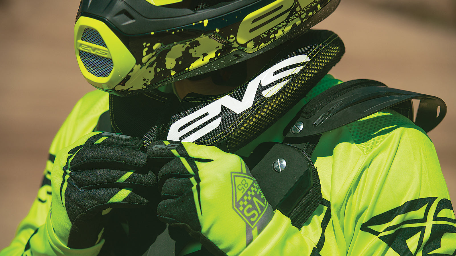 EVS Sports R4 Race Collar – First look - BikeRadar