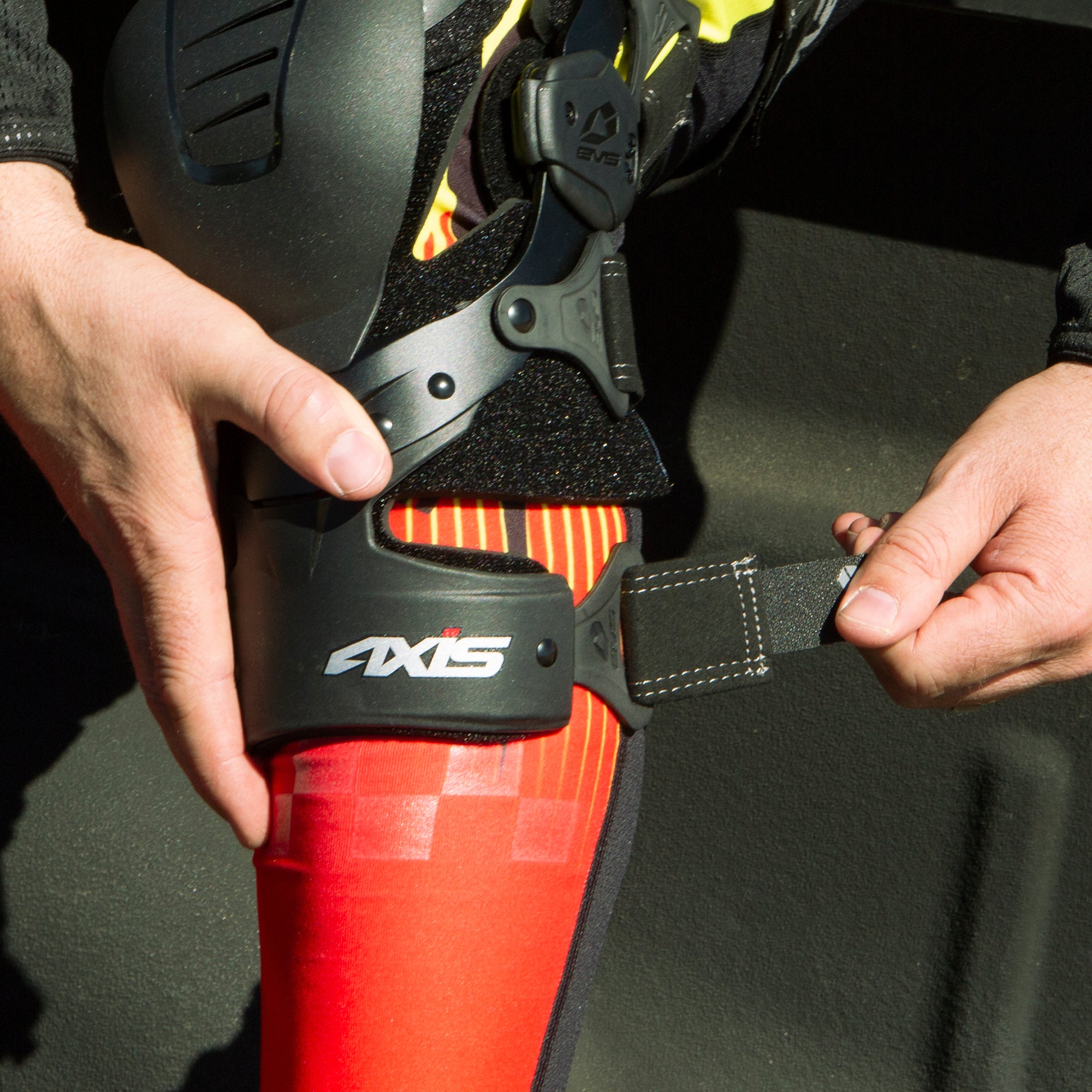 Evs sports Axis-Sport Knee Guard Multicolor