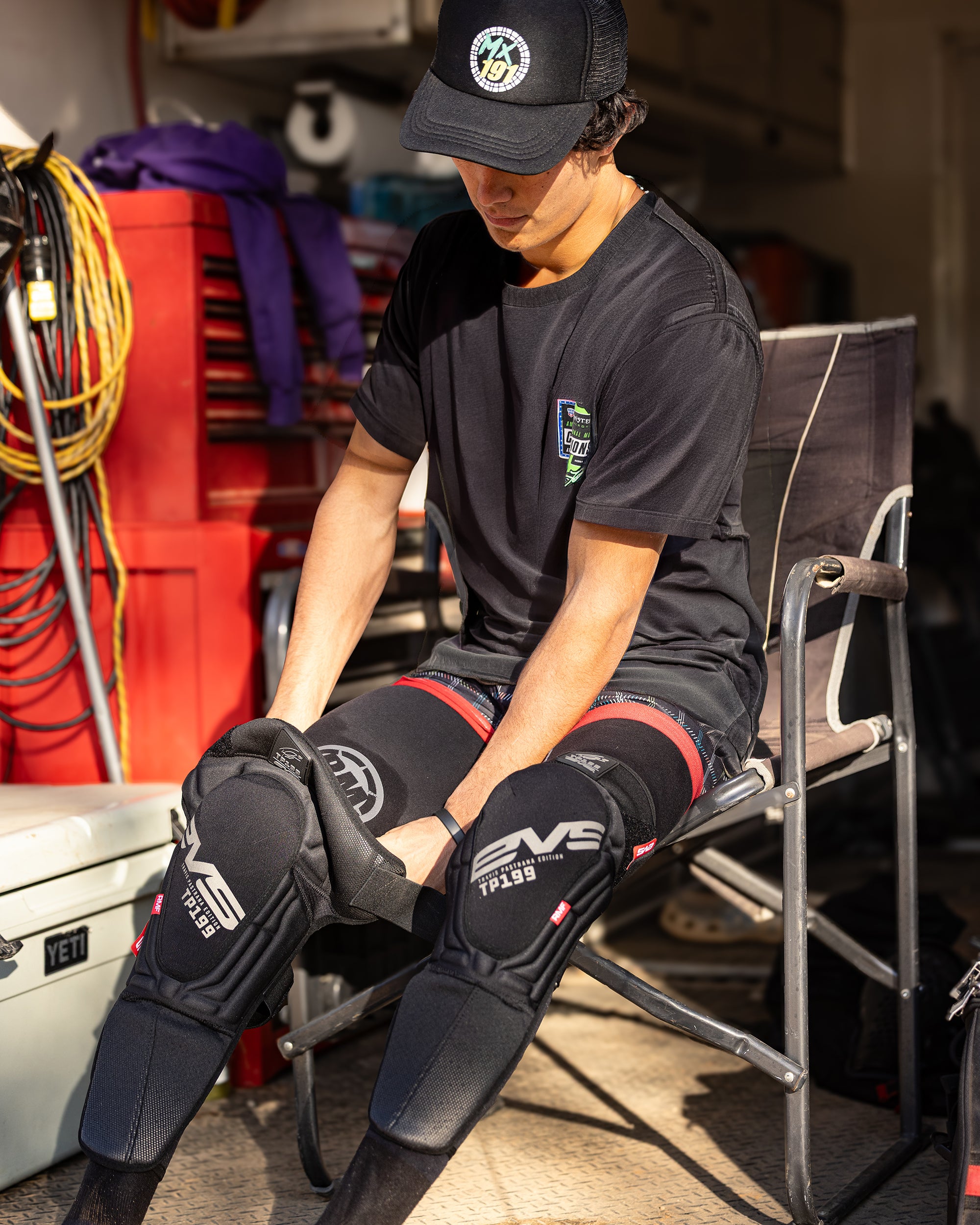 HIP UP POWER GUARD ブラック Lサイズ TP199 Blackout Knee Guard