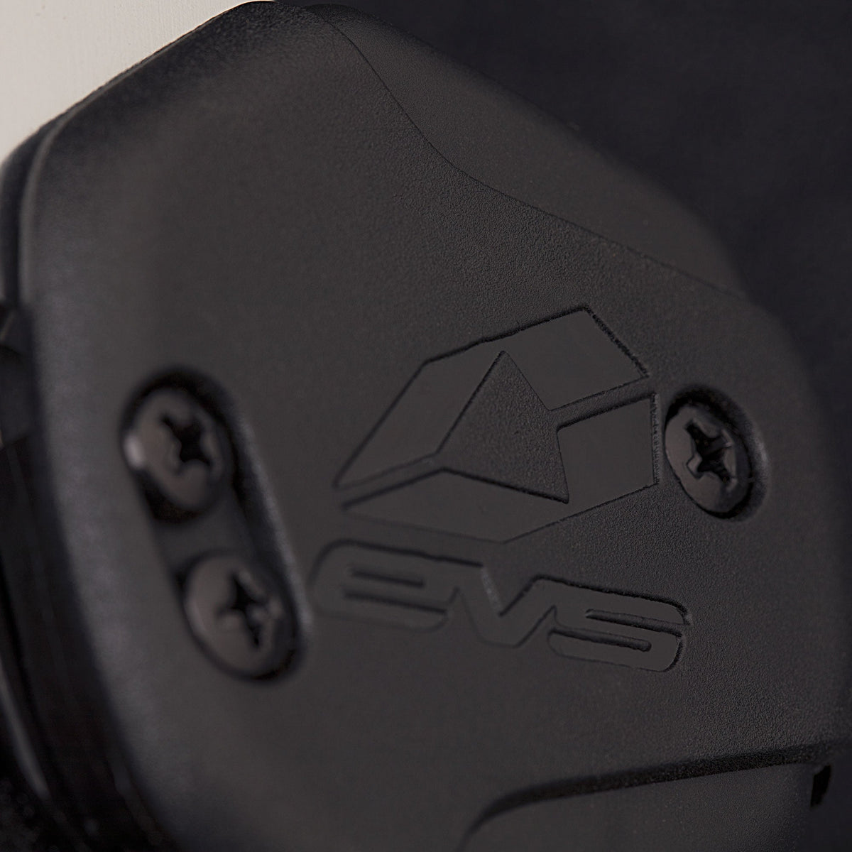 Axis Pro Knee Brace - Pair - EVS Sports