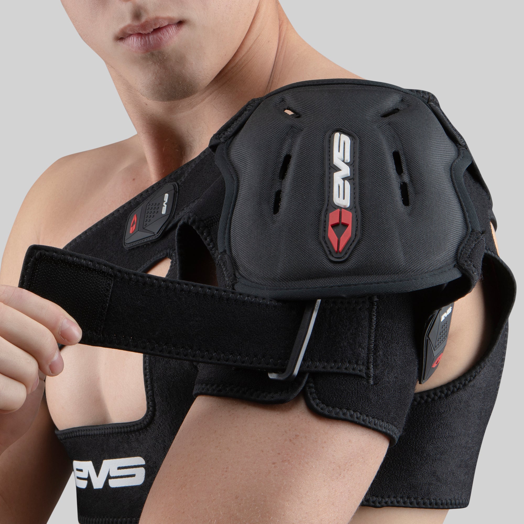  EVS Sports SB04-S Shoulder Brace (Small), Black : Automotive